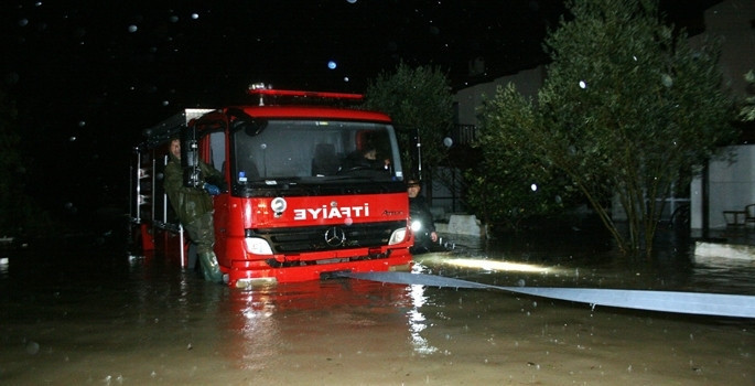 İzmir sele teslim - Resim: 3