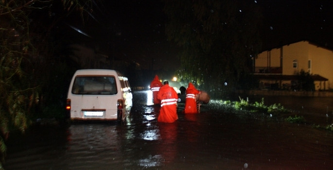 İzmir sele teslim - Resim: 4