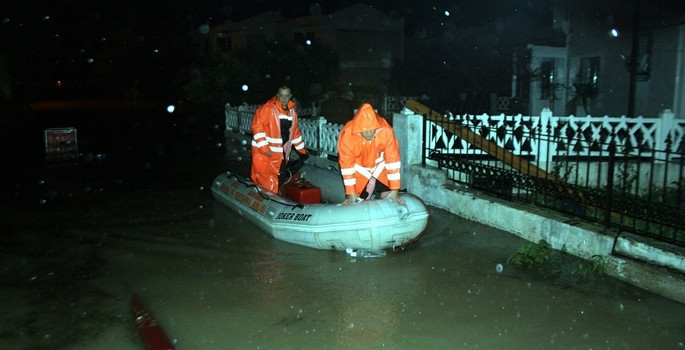 İzmir sele teslim - Resim: 5