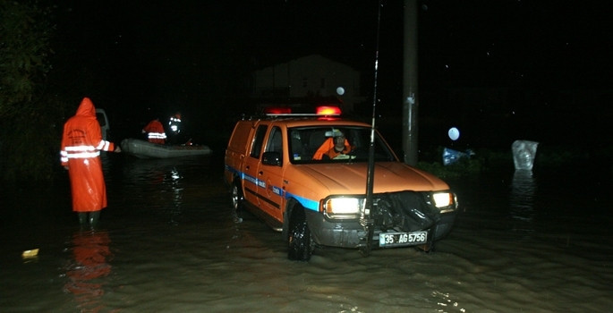 İzmir sele teslim - Resim: 6