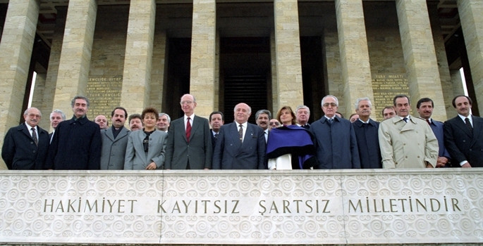 Siyaset sahnesinde 38 yıl... - Resim: 26