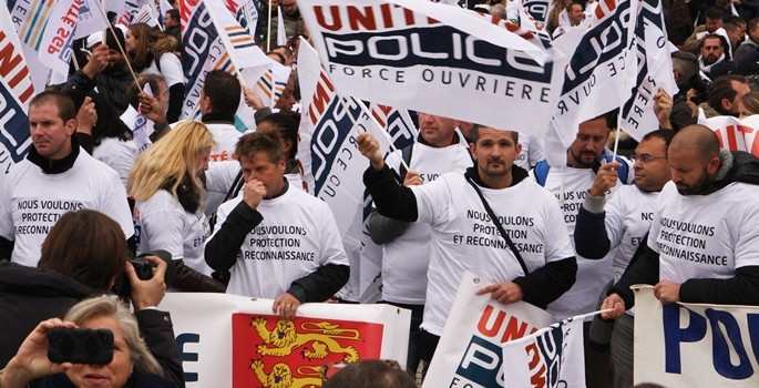 10 bin polis hükümeti protesto etti - Resim: 1