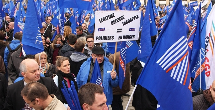 10 bin polis hükümeti protesto etti - Resim: 3