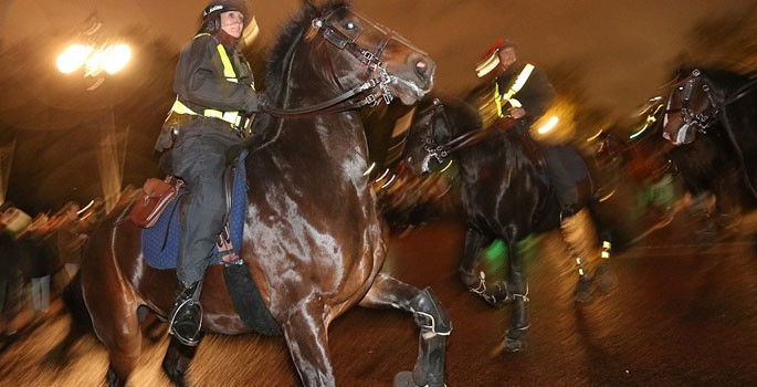 Londra sokakları savaş alanına döndü - Resim: 2