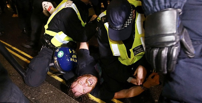 Londra sokakları savaş alanına döndü - Resim: 3