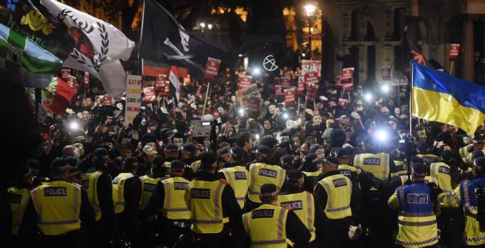 Londra sokakları savaş alanına döndü - Resim: 8