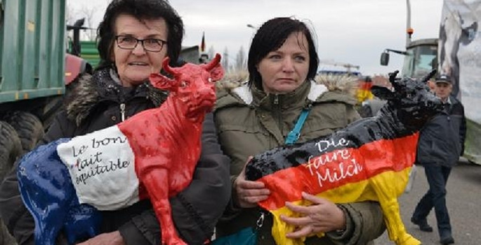 Süt üreticilerinden ilginç protesto - Resim: 2