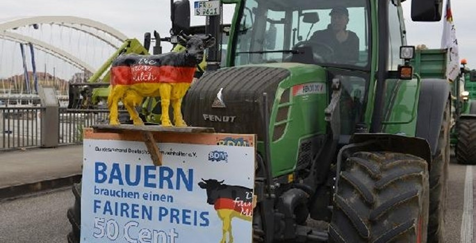 Süt üreticilerinden ilginç protesto - Resim: 4