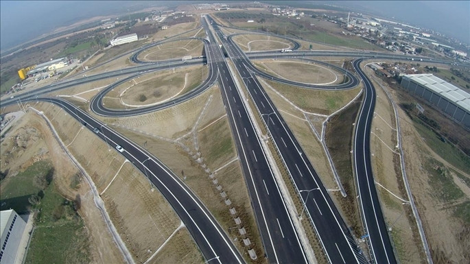 İstanbul-İzmir Otoyolu'nun yarısı tamamlandı - Resim: 1