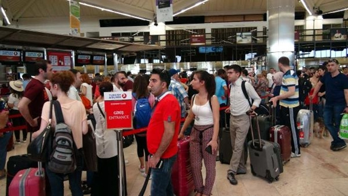 Atatürk Havalimanı'nda tatil yoğunluğu - Resim: 1