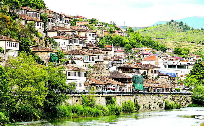 Balkanlar'ın renkli kalbi: Tiran ve çevresindeki hazine şehirler - Resim : 2