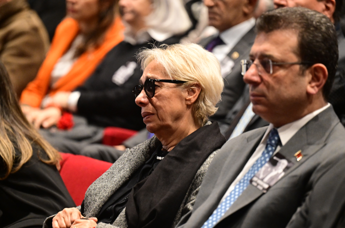 Ailesi ve sevenlerinden usta sanatçı Edip Akbayram'a veda... - Resim : 1