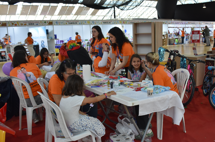 LÖSEV'in 'İyilikler Çarşısı' Antalya'da açıldı - Resim : 1