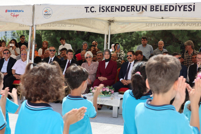 Depremin yıktığı okulu Afyonlu hayırseverler yaptı - Resim : 1