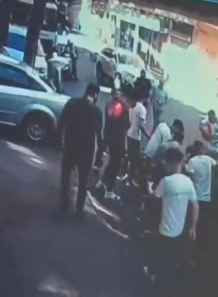 Oyuncu İbrahim Yıldız'ın üzerine ağaç devrildi: Yaşam mücadelesi veriyor - Resim : 1