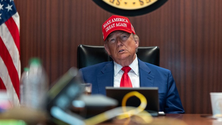 ABD Başkanı Trump: Rejim İran'ı tekrar büyük yapmıyorsa neden rejim değişikliği olmasın?