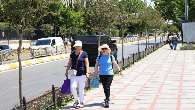 Sıcaklıklar tekrar mevsim normallerinin üzerine çıkıyor! Meteoroloji açıkladı: Bugün hava nasıl olacak?