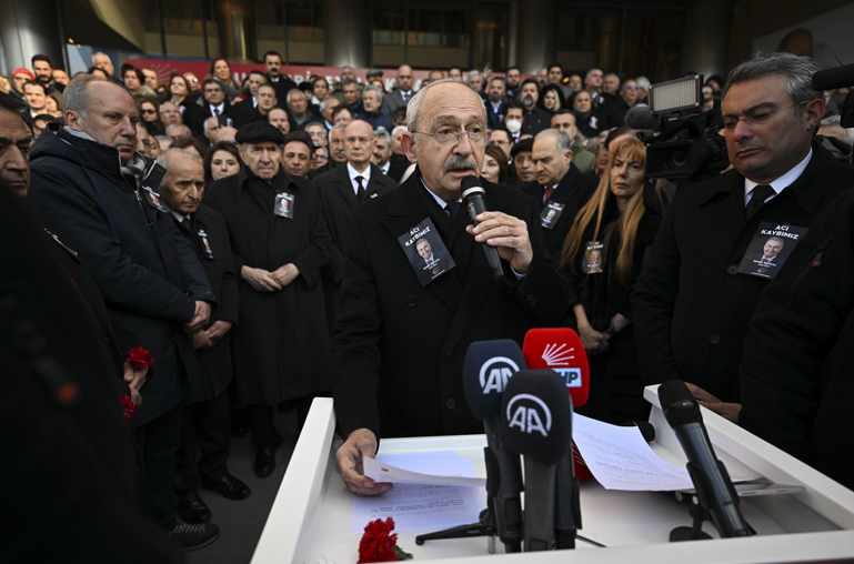 Deniz Baykal son yolculuğuna uğurlanıyor - Resim : 1