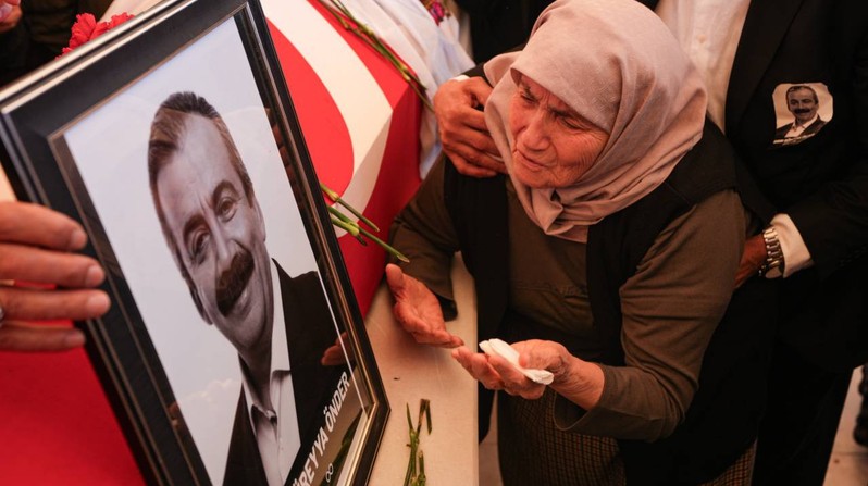 Sırrı Süreyya Önder son yolculuğuna uğurlandı - Resim : 3
