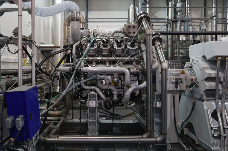 Bakan Varank, Türkiye'nin ilk yerli tasarım lokomotif motorunu tanıttı - Resim : 1