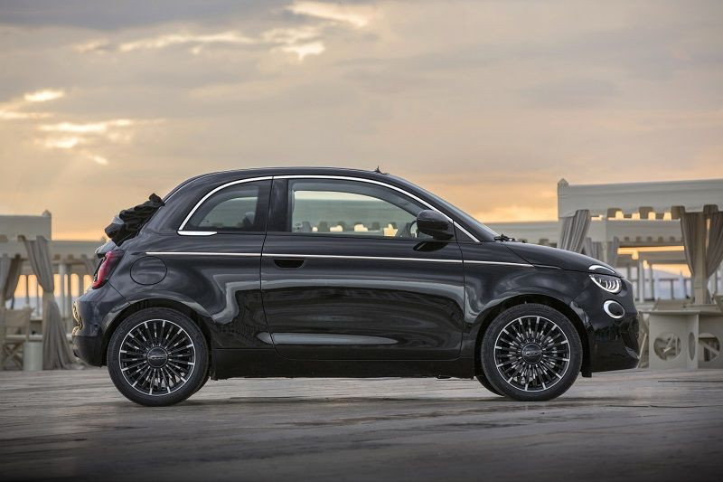 Fiat 500e, 3. kez ‘En İyi Elektrikli Küçük Otomobil’ seçildi - Resim: 1