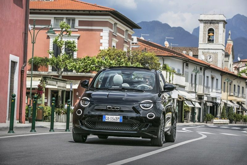 Fiat 500e, 3. kez ‘En İyi Elektrikli Küçük Otomobil’ seçildi - Resim: 3
