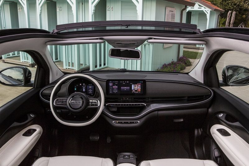 Fiat 500e, 3. kez ‘En İyi Elektrikli Küçük Otomobil’ seçildi - Resim: 7