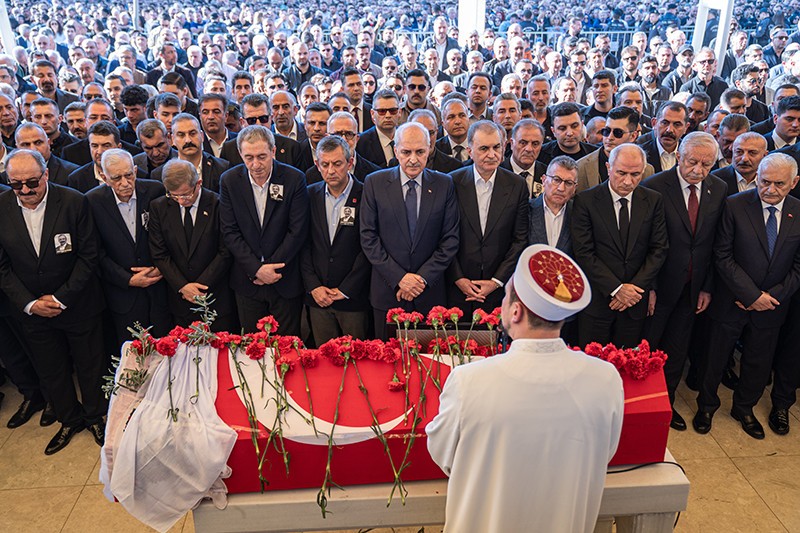 Sırrı Süreyya Önder son yolculuğuna uğurlandı - Resim : 5