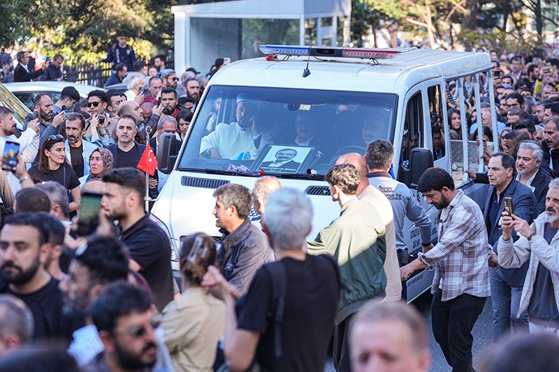 Sırrı Süreyya Önder son yolculuğuna uğurlandı - Resim : 6