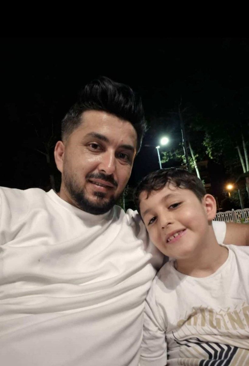 Güvenlik kamerası kaydetti: Kontrolden çıkan araç lunaparktan dönen Baba-Oğul'u hayattan koparttı - Resim : 1