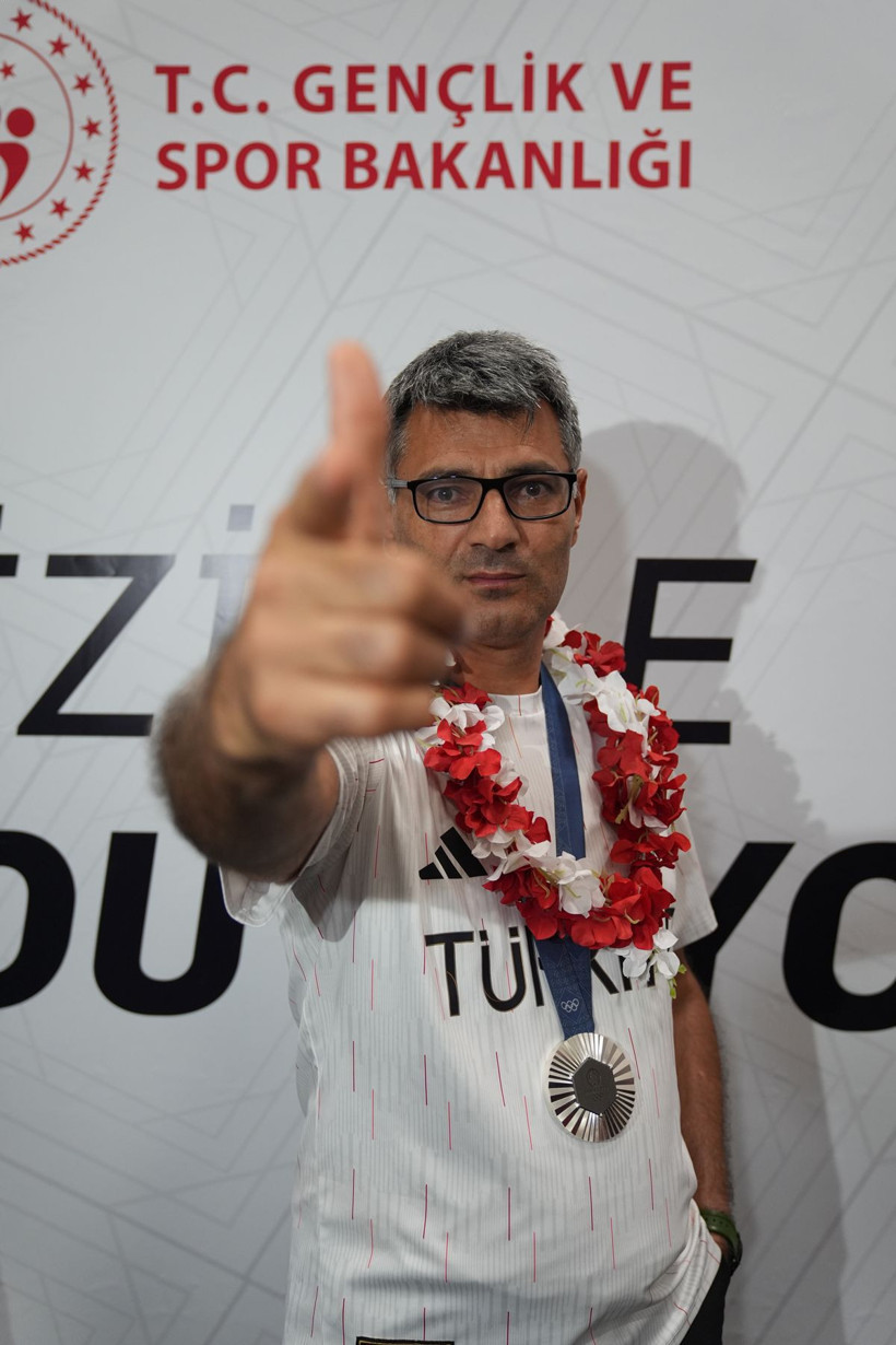 Yusuf Dikeç Türkiye'ye döndü, ayağının tozuyla hedefi çizdi: 2028'e kadar durmak yok - Resim: 9