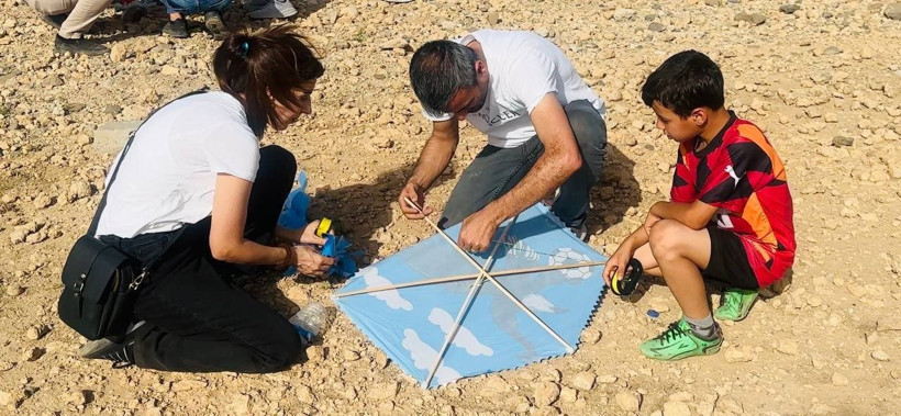 Suriye sınırında gökyüzü şenlendi: Yüzlerce uçurtma havalandı - Resim: 3