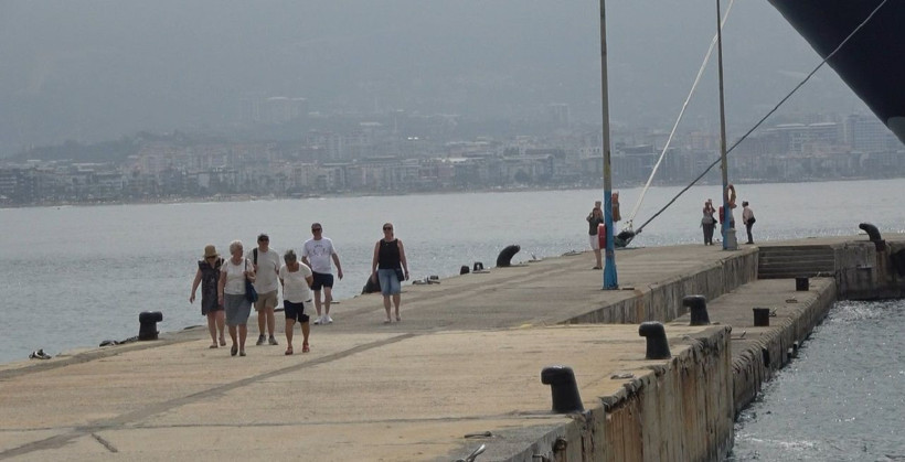 Bir ilçe nüfusu kadar insan tek gemiyle Alanya'ya geldi - Resim: 2