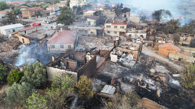 Bayramiç’te orman yangını Saçaklı köyünü küle çevirdi: Dron görüntüleri yürek burktu - Resim : 2