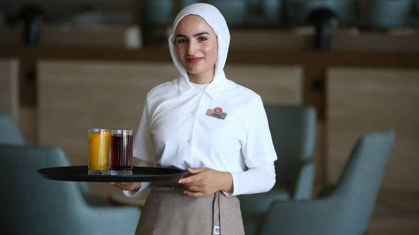 Babasının YKS çıkışında çiçekle karşıladığı öğrenci hayalindeki bölüme yerleşti - Resim : 1