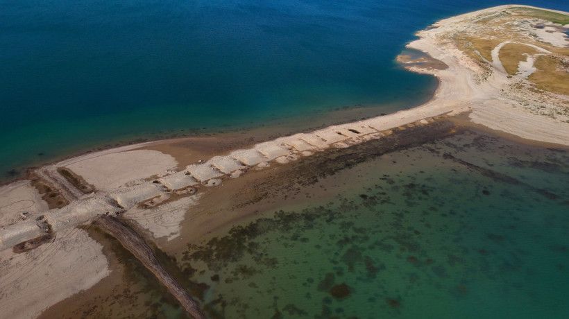 Seyhan Baraj Gölü'nde sular çekildi, 'sevgi yolu' gün yüzüne çıktı - Resim : 1