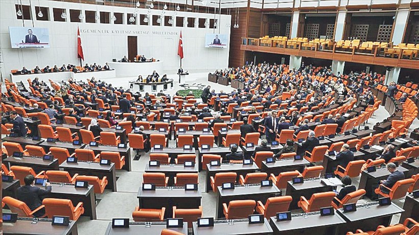 Kulis: Meclis'te iki parti daha grup kurabilir