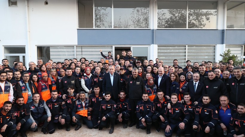 Cumhurbaşkanı Erdoğan, Antalya'da AFAD personeliyle bir araya geldi