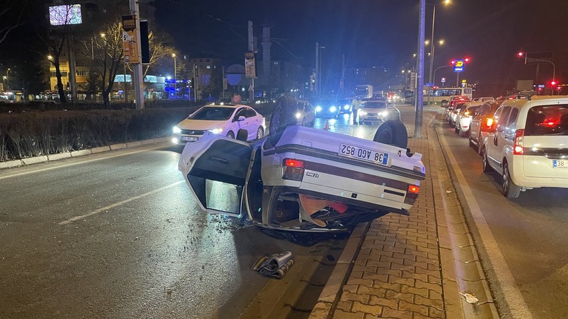 Kayseri'de otomobil takla attı: 3 yaralı