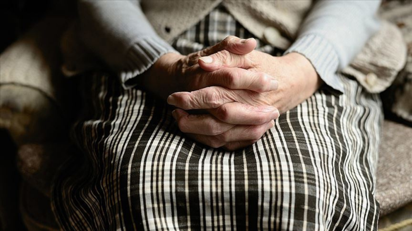 Titreyen eller, tremor veya parkinson habercisi olabilir