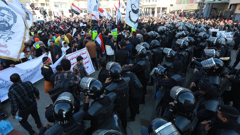 Komşuda dolar depremi: Protestolar başladı