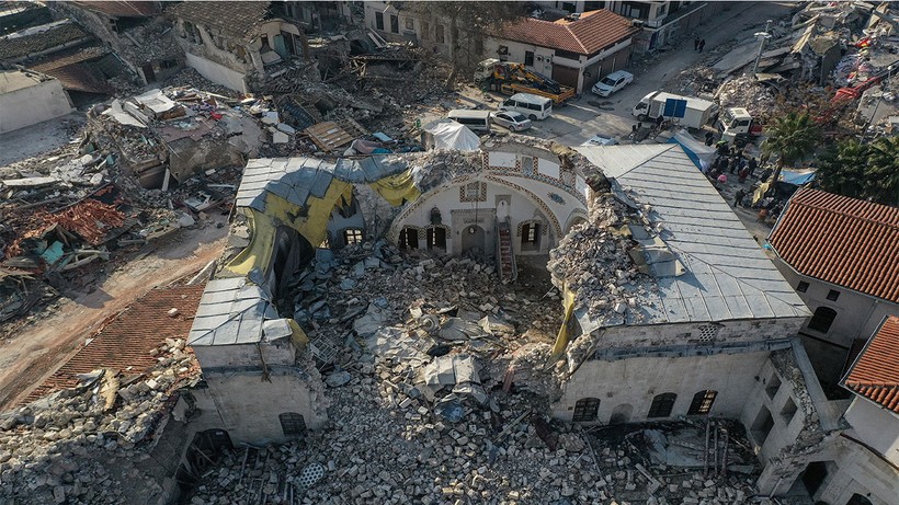 Depremin yaralarını sarmak için uluslararası şirketler seferber oldu