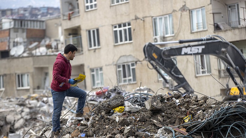 Deprem bölgelerinde akrep ve yılan sokması artışları yaşanıyor