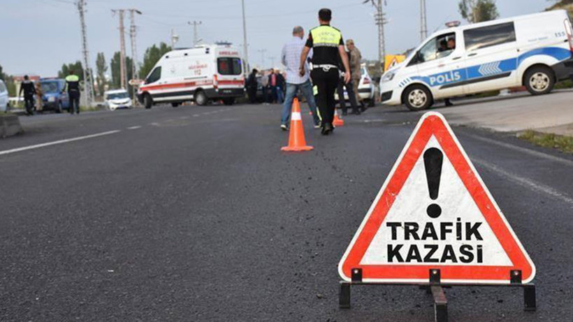 Antalya'da feci kaza: 3 yaşındaki çocuk öldü, 8 kişi yaralandı