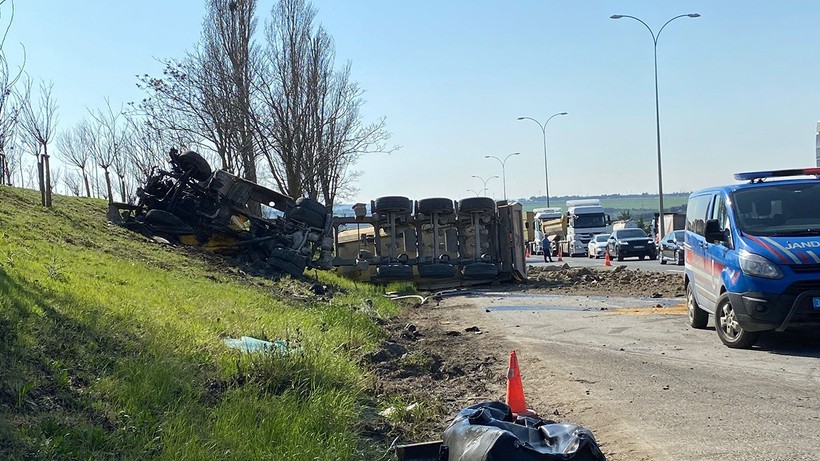 Son dakika... Silivri TEM'de feci kaza: Ölü ve yaralılar var