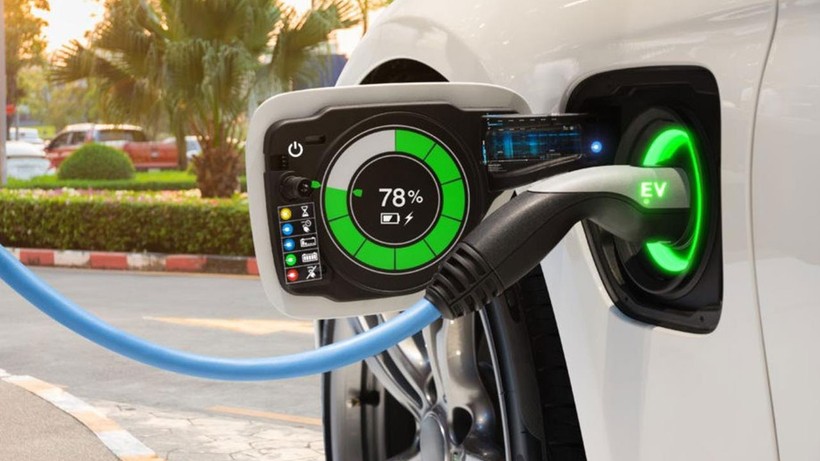 Uzmanı anlattı: Elektrikli otomobillerdeki batarya yangınına nasıl müdahale edilmeli?