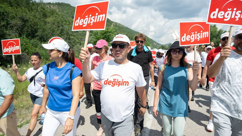 Tanju Özcan'ın yürüyüşü sürüyor: Dört gün sonra CHP Genel Merkezi'nde