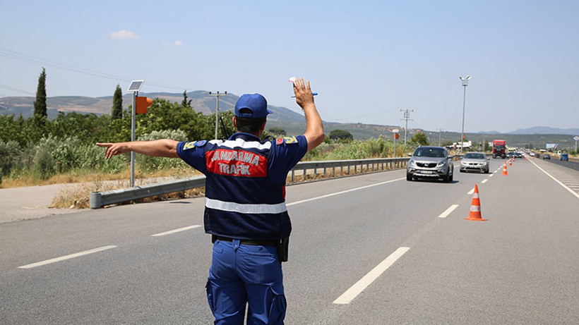 Selektörle radar uyarısı yapan sürücülere 45 bin 540 lira ceza