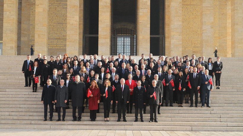 Şişecam 88 çalışanıyla Ata’yı ziyaret etti