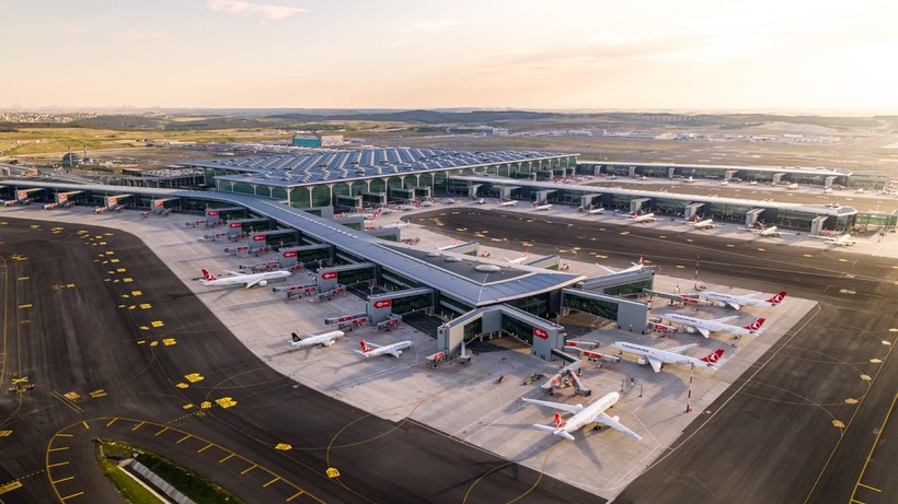 İstanbul'un havalimanlarını Türkiye nüfusu kadar yolcu kullandı